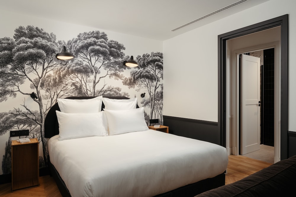 1-BR Deluxe Apartment with Garden photo 2