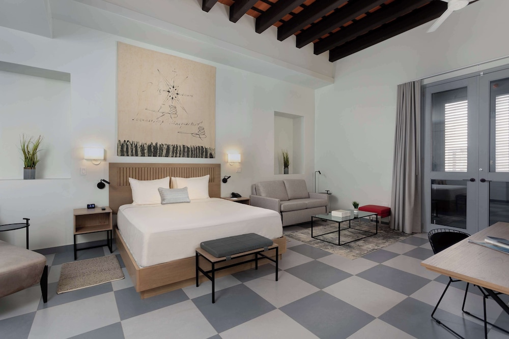 Suite, 1 King Bed (Infanta) - Photo 5