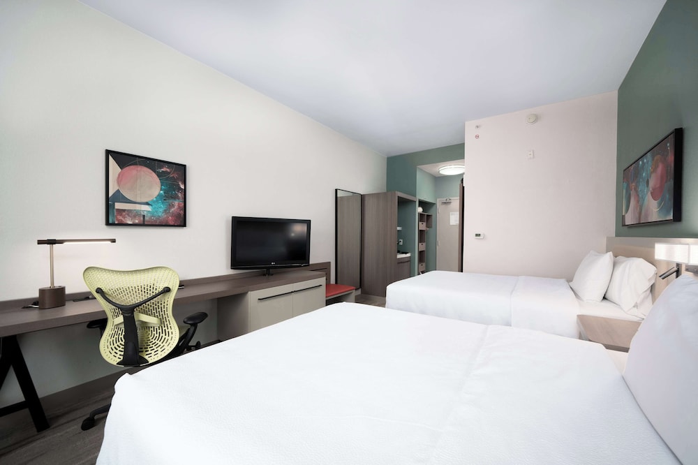 Two Queen Beds - Photo 1