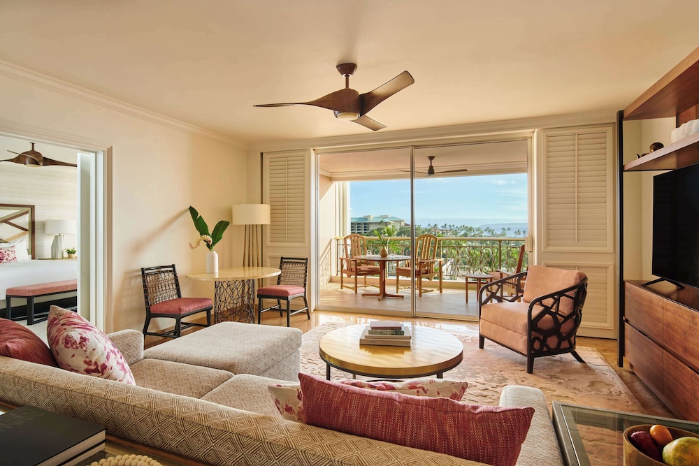 Club Suite, 1 Bedroom, Transfer Shower (Napua Suite, Accessible)
