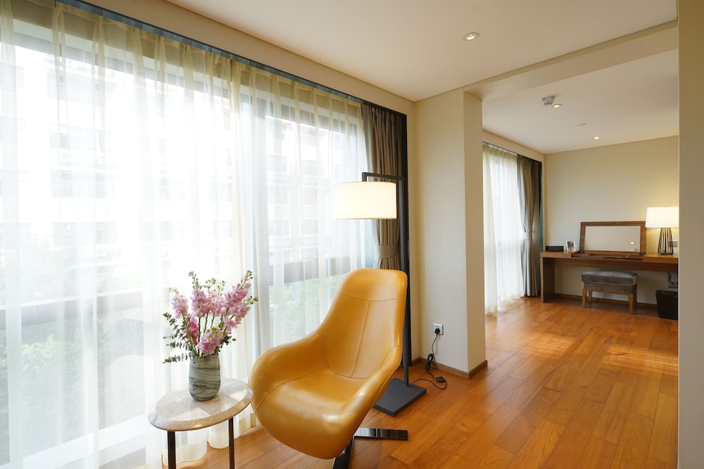 One Bedroom Executive thumbnail 5