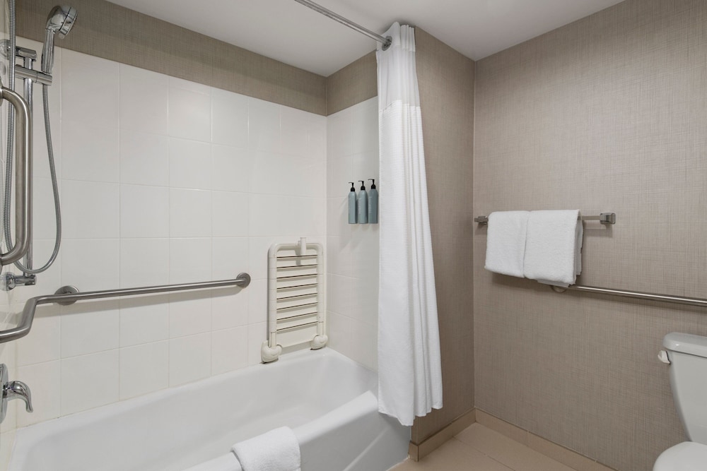 Suite, 1 Bedroom - Photo 5