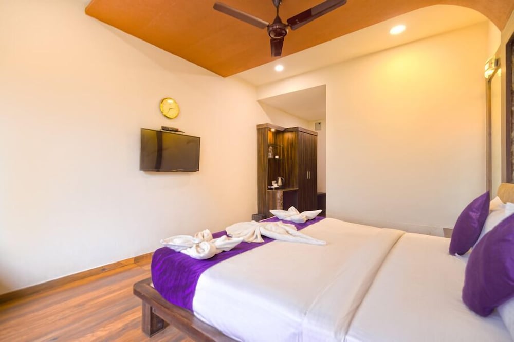 Deluxe Room - Photo 8