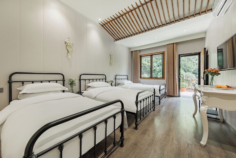 Standard Triple Room, Hill View