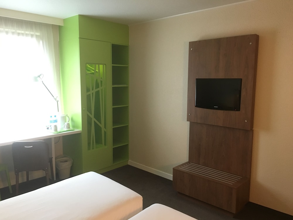 Standard Room, 2 Twin Beds photo 3