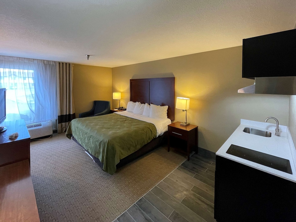 Room, 1 King Bed, Non Smoking (Efficiency) - Photo 3
