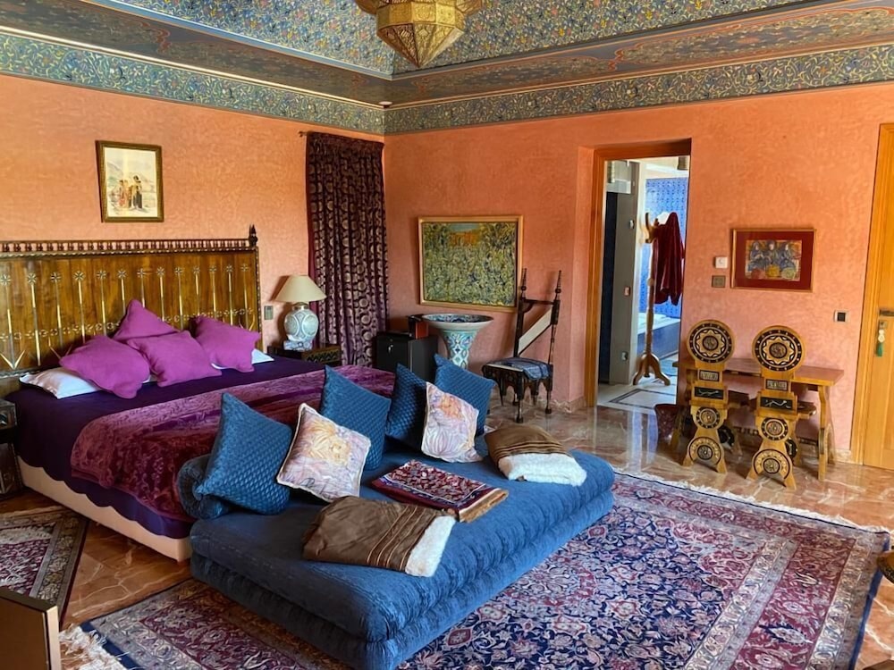 Deluxe Double Room, 1 King Bed, Pool View