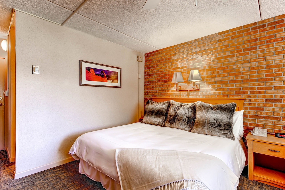 Deluxe Room, 1 King Bed - Photo 2