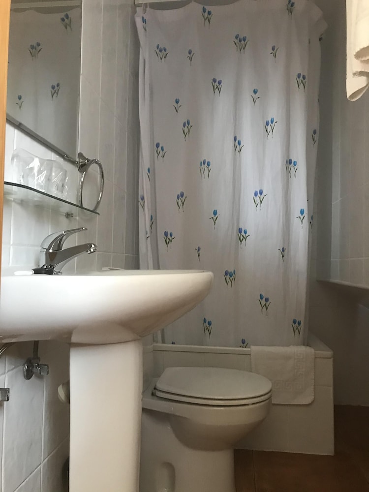 Basic Double Room, Ensuite, Garden View (Doble Basica) photo 2