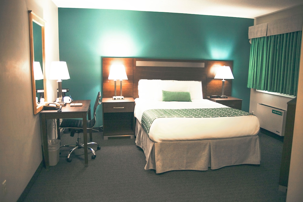 Suite, 2 Bedrooms, Non Smoking - Photo 1