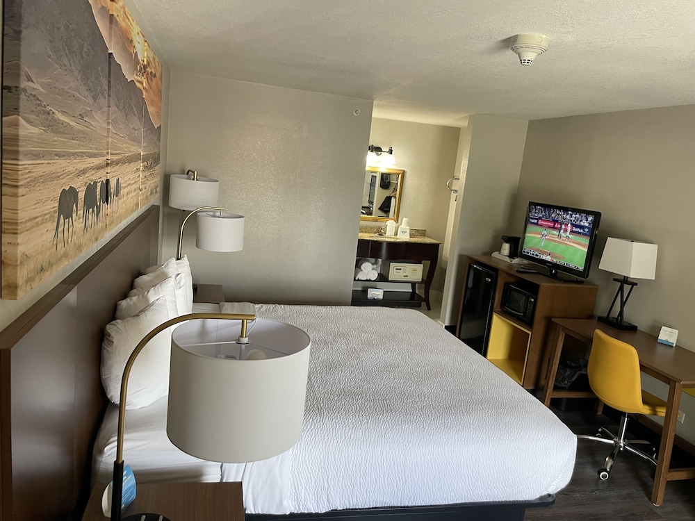 Business Room, 1 King Bed, Non Smoking - Photo 4