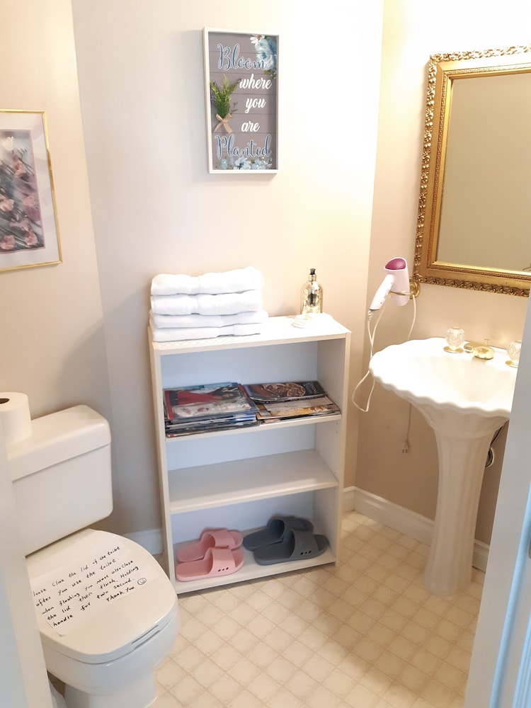Comfort Room, 1 Bedroom, Non Smoking, Partial Lake View photo 2
