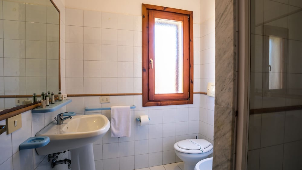 Standard Apartment, 2 Bedrooms (4 pax) photo 3
