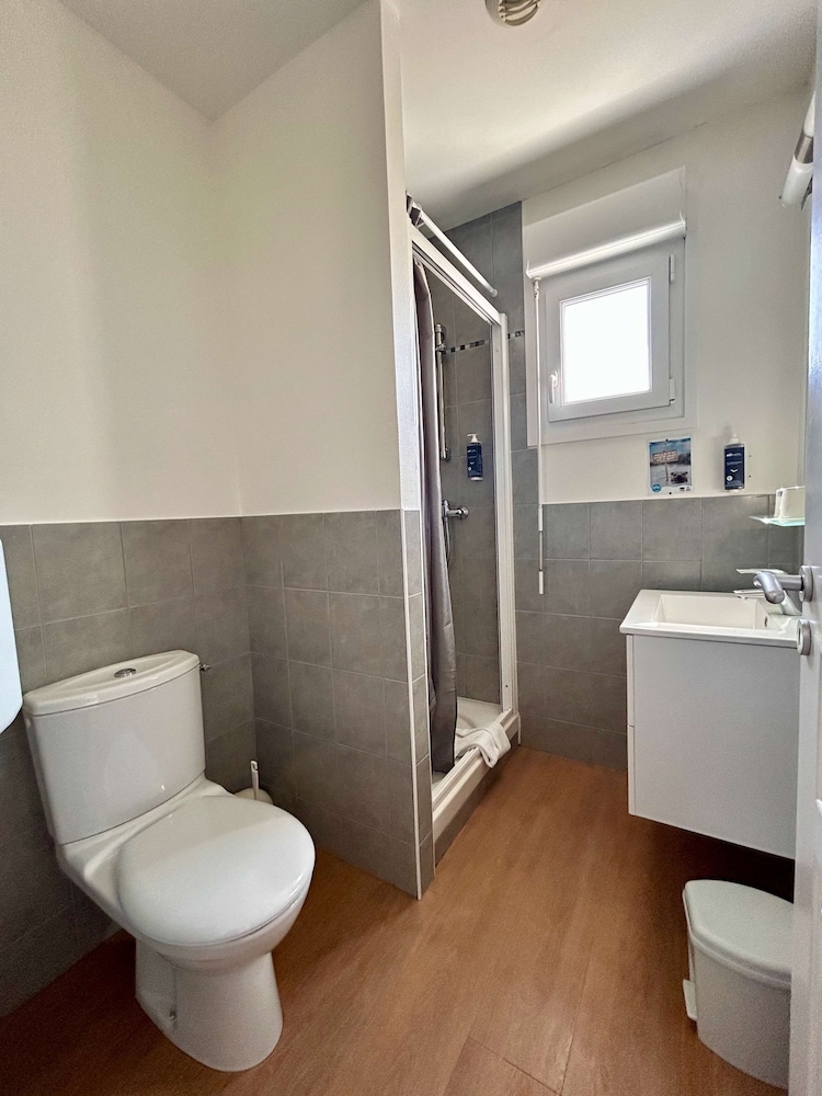Double Room - Photo 11