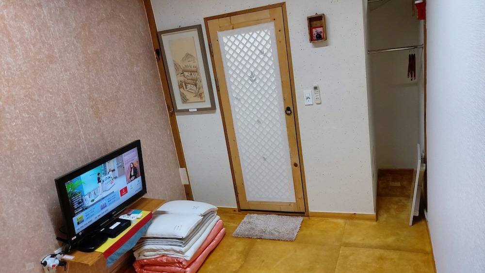 Room (Blue) photo 1