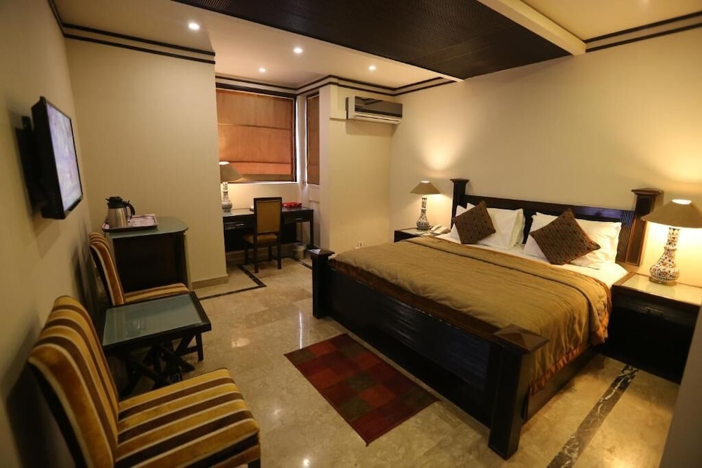 Deluxe Double or Twin Room photo 2