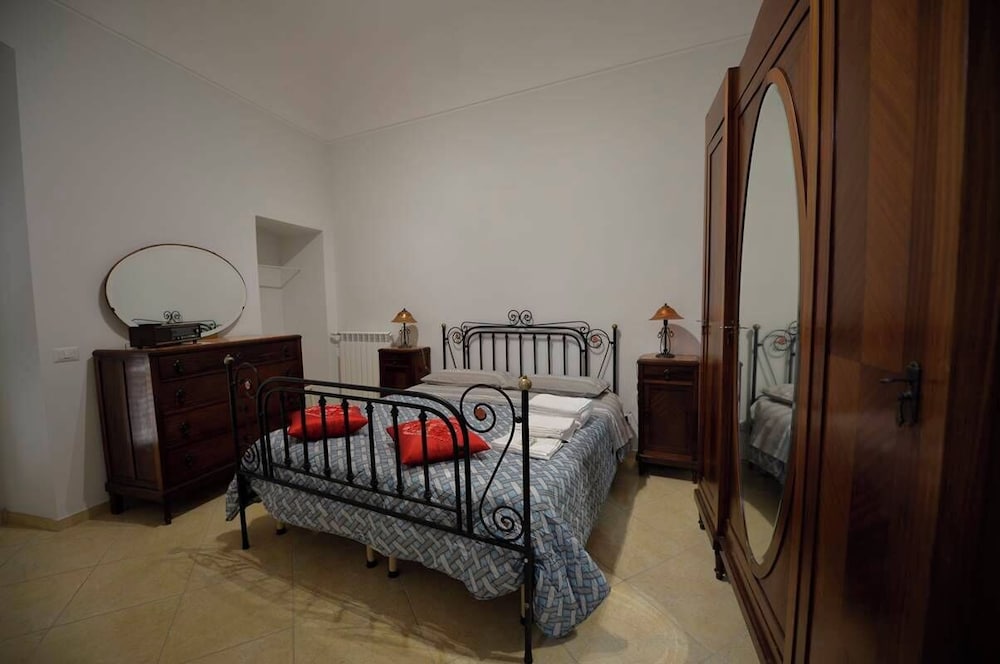 Classic Apartment, Balcony, Hill View photo 2