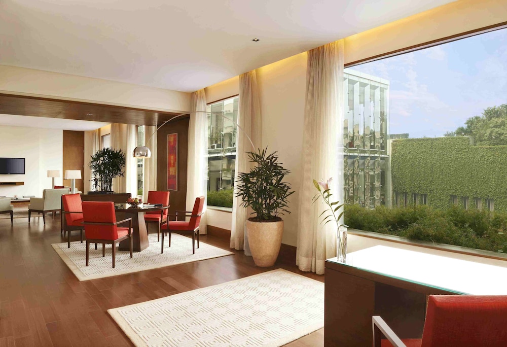 Luxury Suite - Photo 15