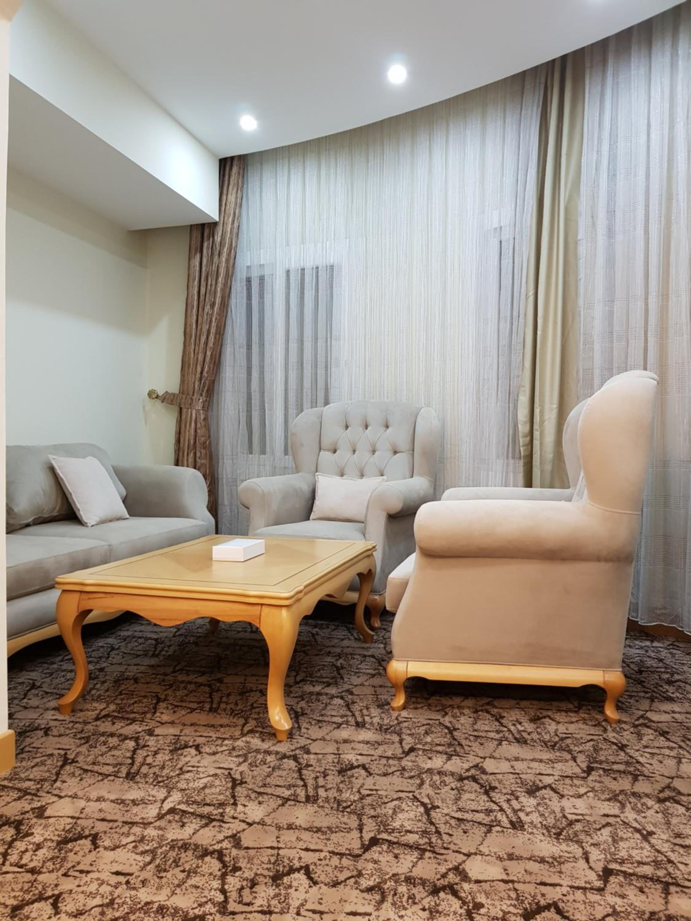 Executive Suite - Photo 3