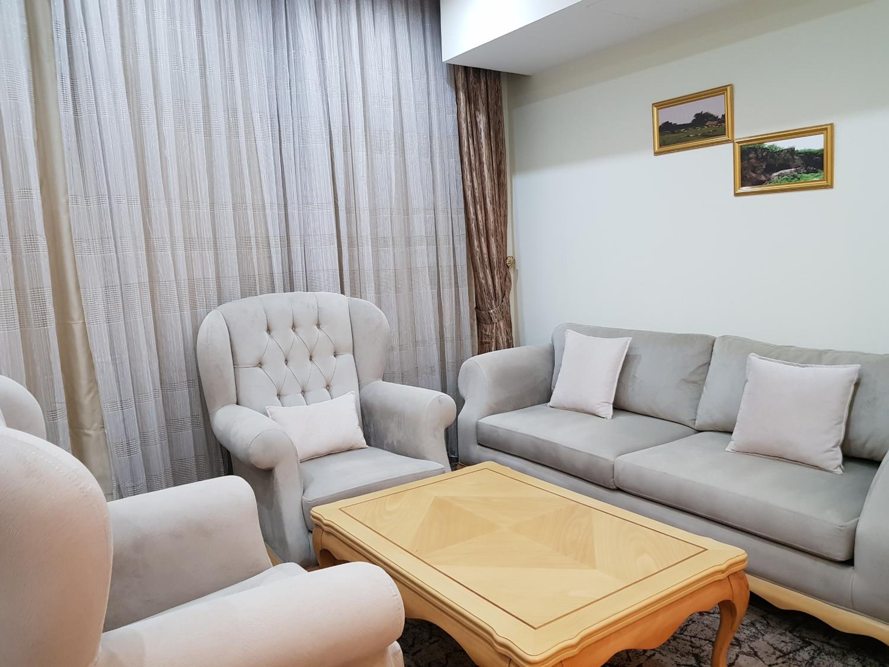 Executive Suite - Photo 6