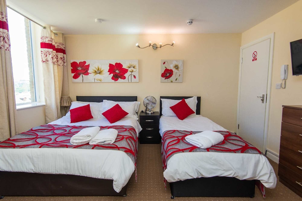 Deluxe Studio, Multiple Beds photo 1