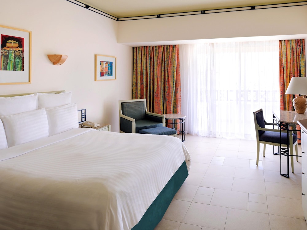 Standard Room, 1 King Bed, Garden View, Mountainside - Photo 1