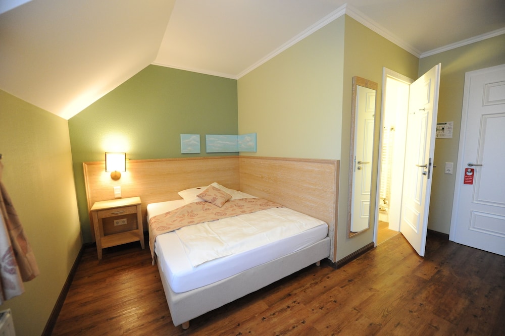Comfort Single Room, 1 Queen Bed photo 1
