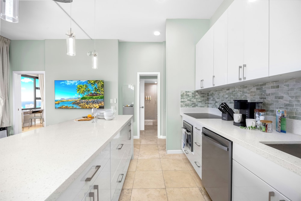 Premium Remodeled Condo with Ocean View and Parking: Premium Condo, 1 Bedroom, Air conditioning, Ocean View (0178) photo