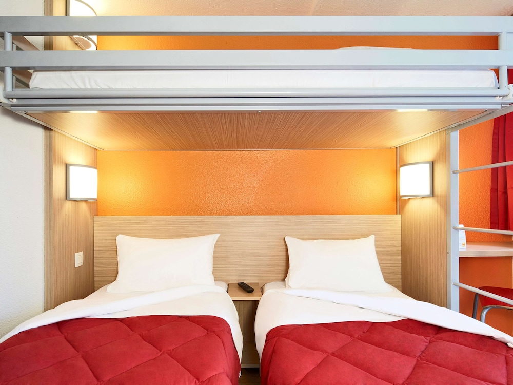 Standard Room, 3 Twin Beds photo 2