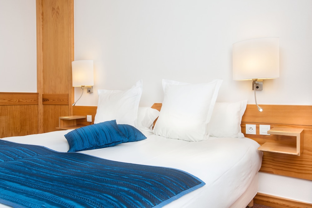 Superior Room, 1 Queen Bed (Larger Room)