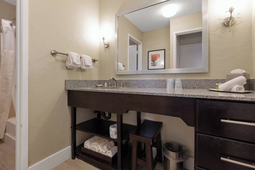 Suite, 1 Bedroom, Kitchen, Ocean View (2 Double Beds and a Sofa bed) - Photo 3