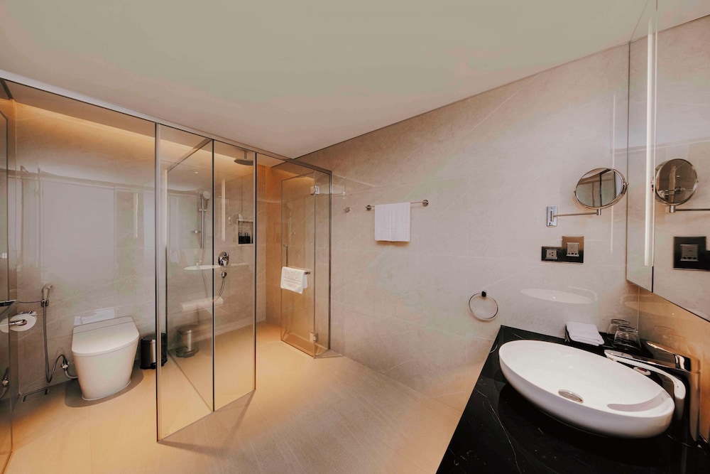 Deluxe Room, Lake View - Photo 10