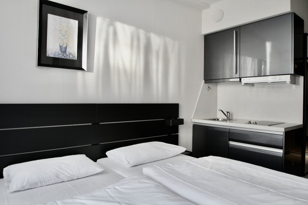 Economy Double Room, 2 Twin Beds photo 2