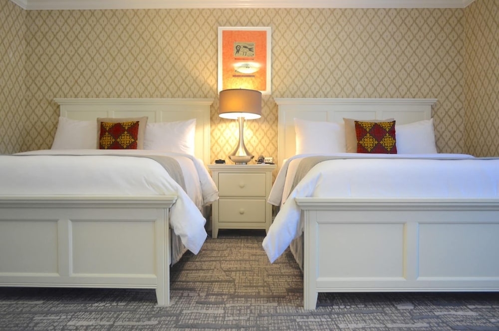 Traditional Single Room, 2 Queen Beds