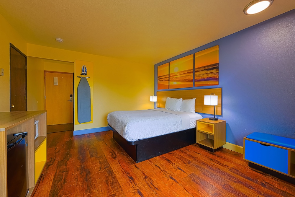 Room, 1 Queen Bed, Balcony photo 2