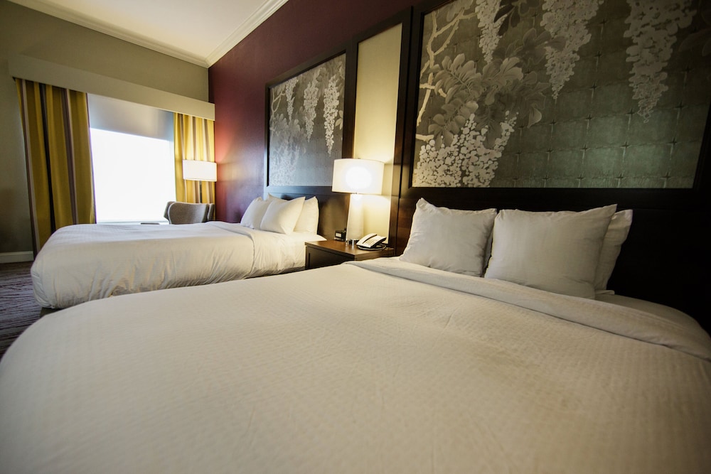 Room, 2 Queen Beds, City View - Photo 5