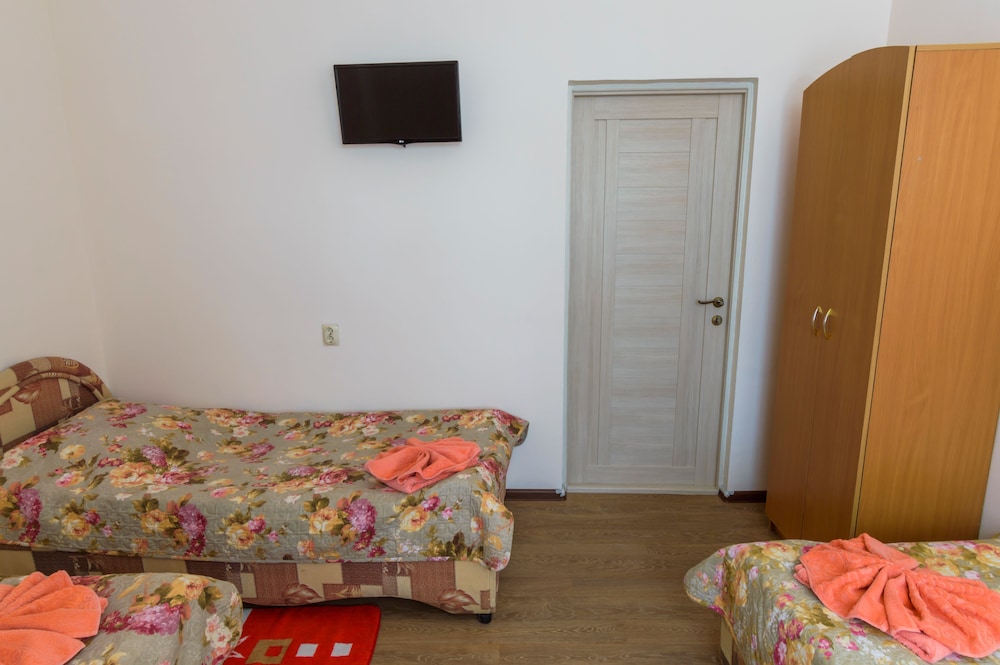 Shared Dormitory, Shared Bathroom (3 Beds)