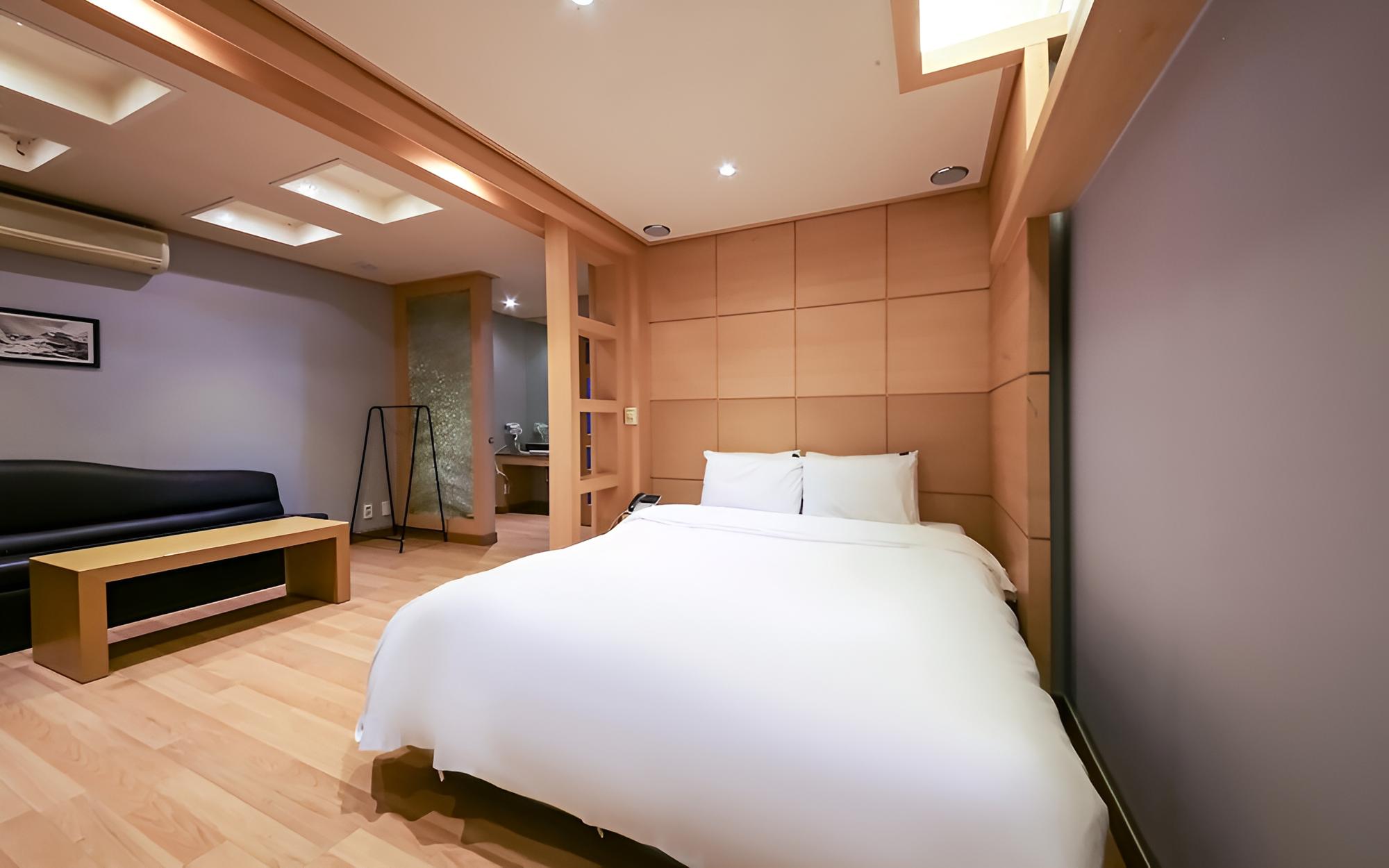 Room (Deluxe Double) - Photo 1