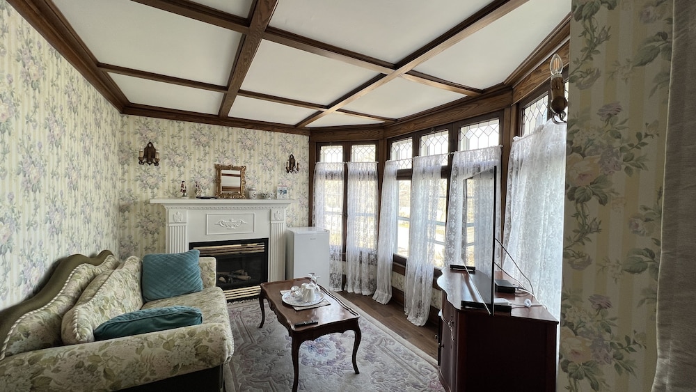 Traditional Room, 1 Queen Bed photo 2