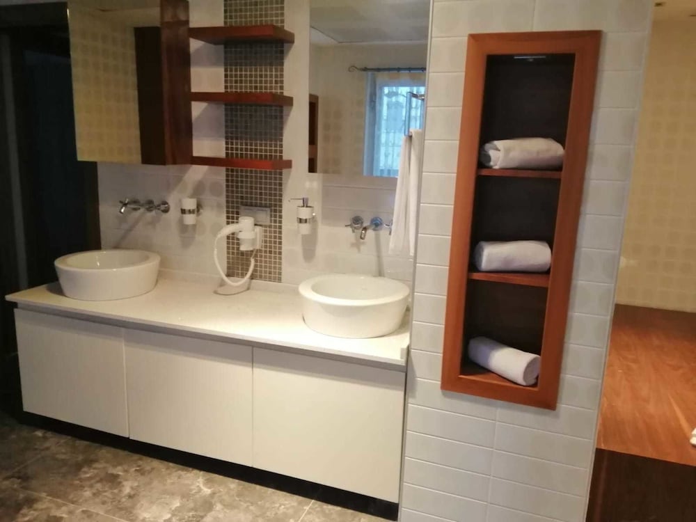 Suite - Photo 4