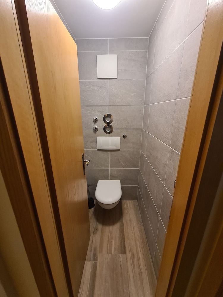 Traditional Apartment photo 3