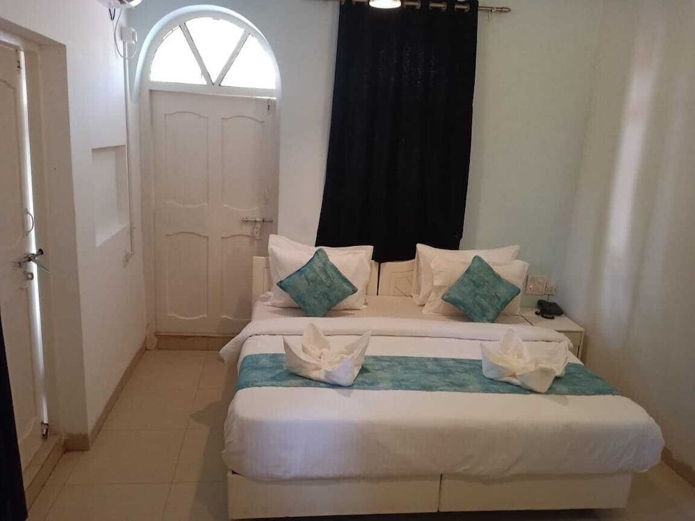 Deluxe Room, Non Smoking, Pool View
