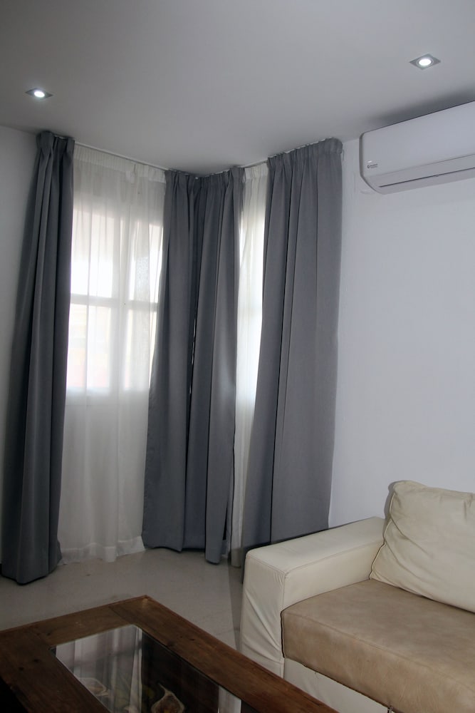Quadruple Room (2 adults and 2 children) photo 3