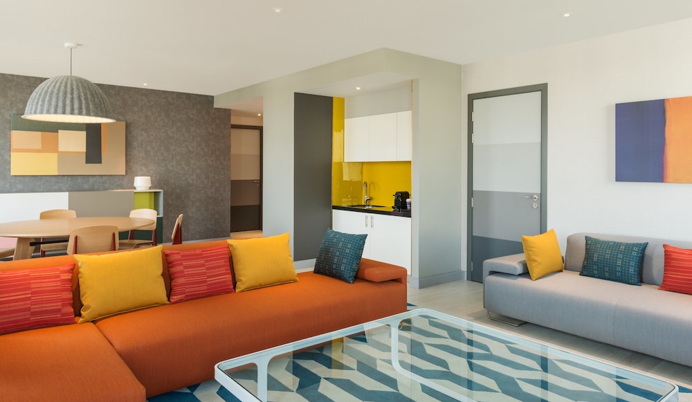 Breezy, Suite, 1 King Bed