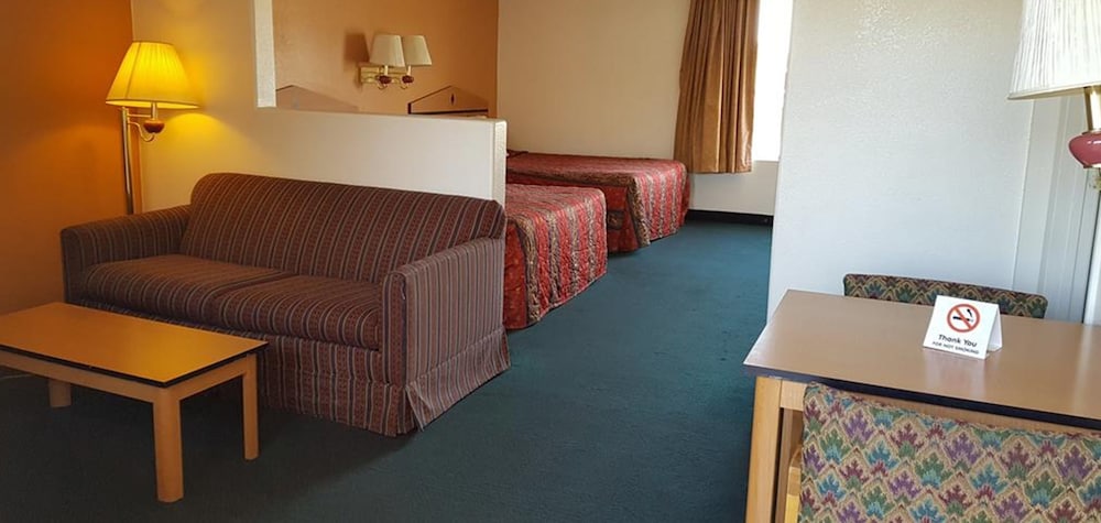 Business Suite, 2 Queen Beds, Mountain View photo 1