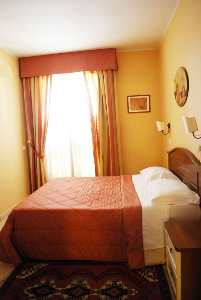 Economy Room photo 3