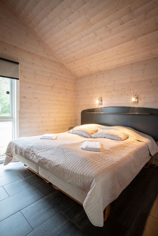 Superior Cabin thumbnail 6