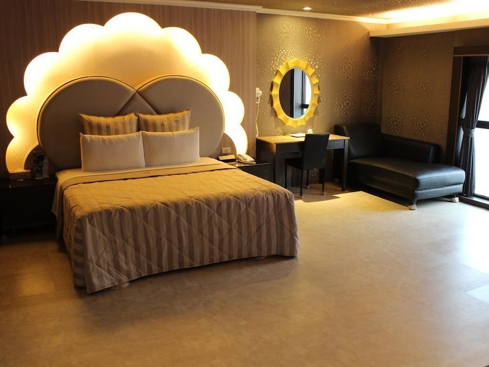 Basic Double Room, 1 Queen Bed photo 3