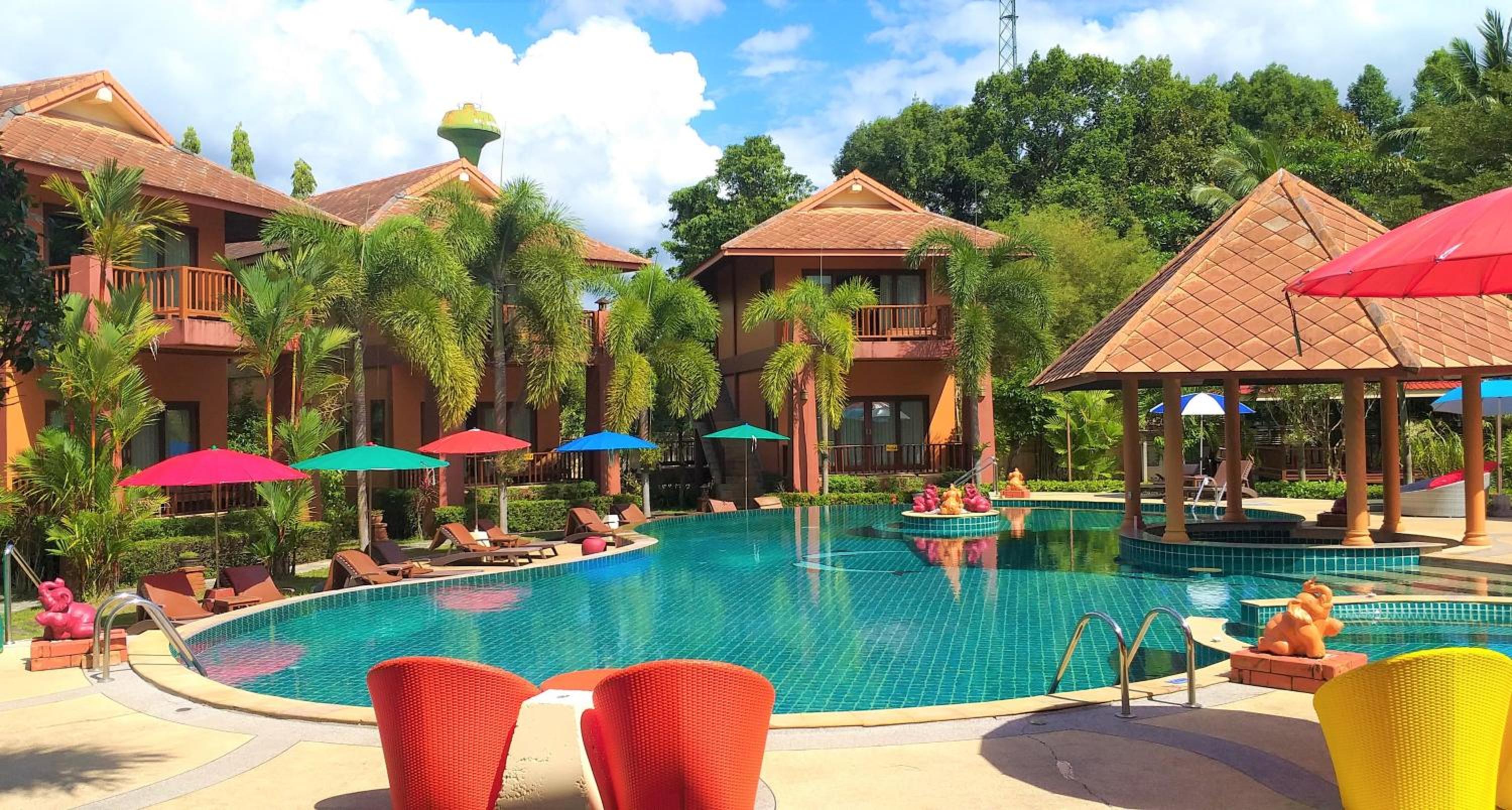 Queen Room with Pool View photo 3