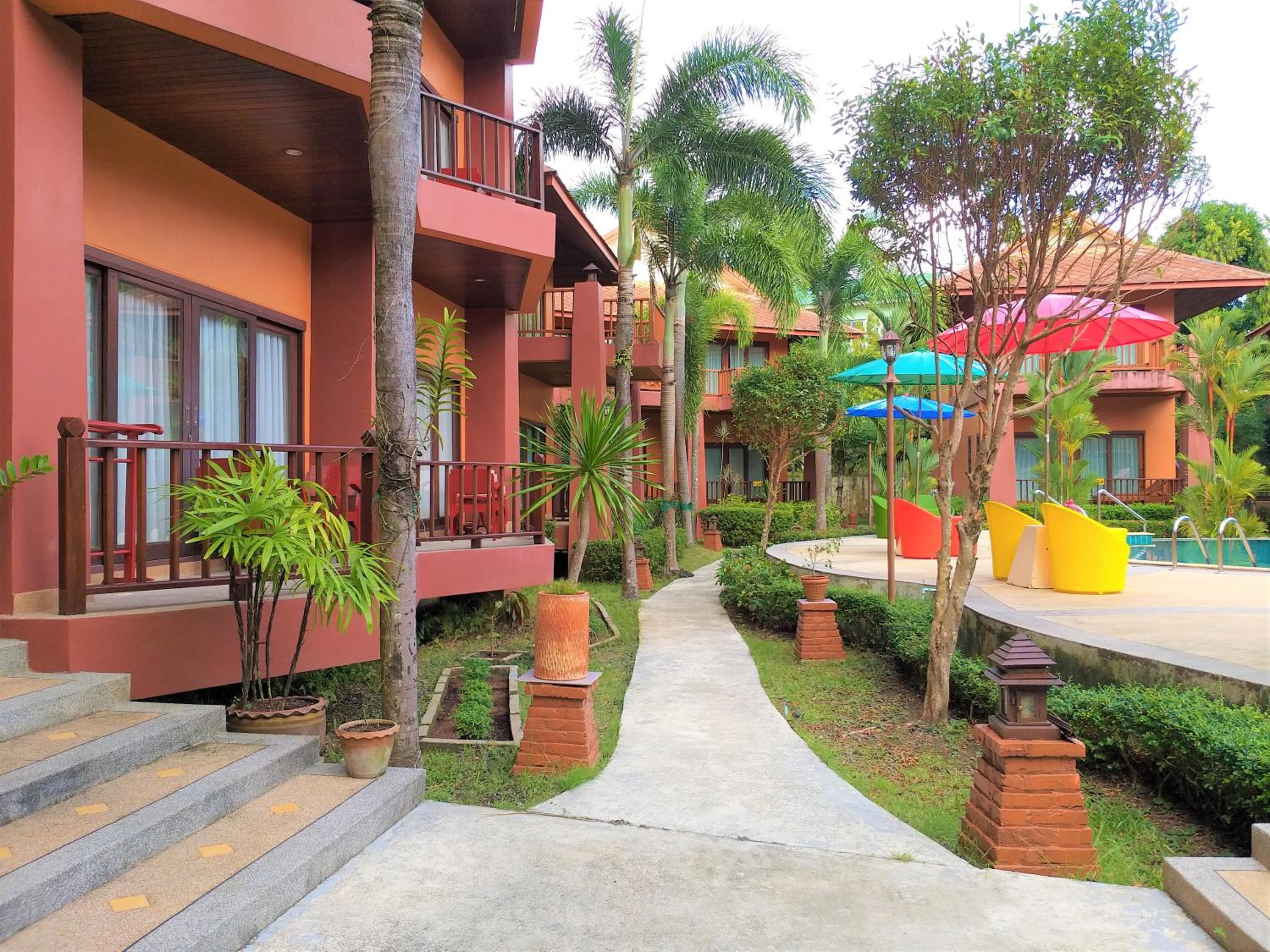 Deluxe Double or Twin Room with Pool View photo 3